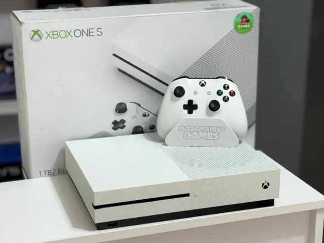 Xbox One S 1TB *** Garantia ( Loja Física )