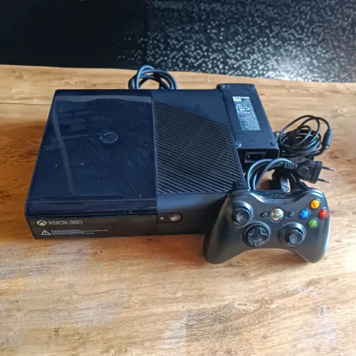 Xbox 360 Super Slim 250GB Desbloqueado RGH + HD Cheio de Jogos