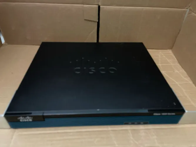 roteador da Cisco 1900 Series, modelo  1921 ( usado )