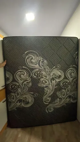 Colchão Queen Pluma Tex - Molas Ensacadas (Apenas 2 Meses de Uso!)