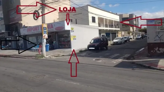 VENDO NA AVENIDA DE JACARAIPE IMÓVEL COMERCIAL 4 LOJAS E UMA CASA: NO CENTRÃO: