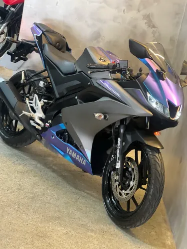 YAMAHA R15 2025 CAMALEÃO