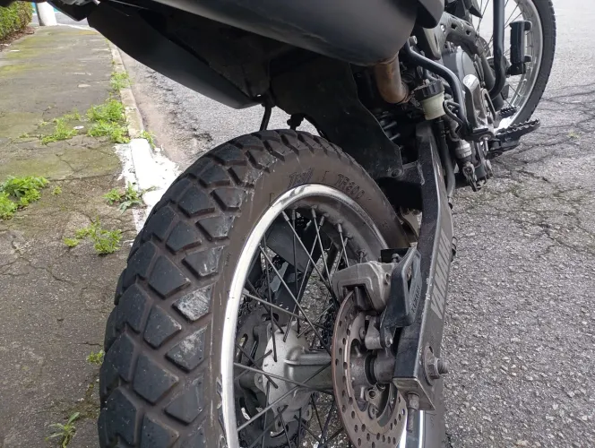 Moto ltz Lander enduro ano 2021 modelo 2022. A toda prova.