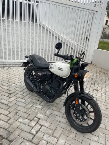 Hunter 350 customizada