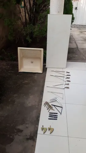 Vwndo uma prateleira com lavanda por 150 reais
