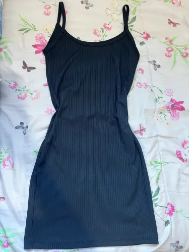 Vestido preto colado 