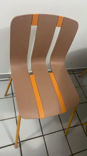 Conjunto de 4 cadeiras e mesa de centro