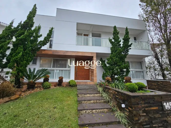 Casa mobiliada e decorada em Condomínio fechado