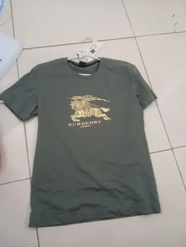 Roupas na promoção qualquer peça por 20 e levando em quantidade sai mas barato