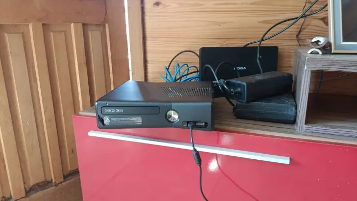 Xbox 360 com marcas de uso