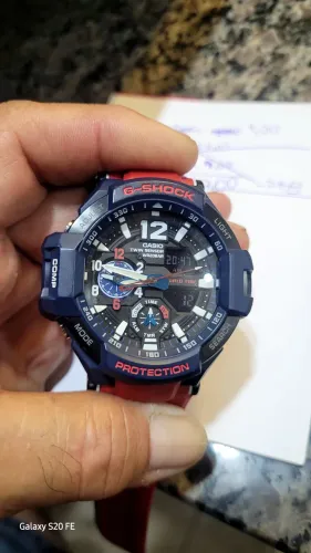 Relógio G-Shock modelo optimus prime
