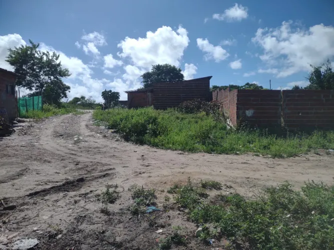 Vendo terreno no Aratu, próximo a praia, terreno de esquina 6x10... Aceitos propostas!