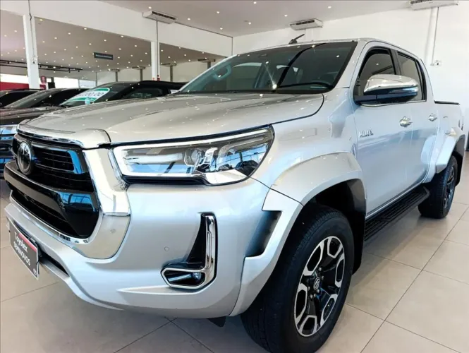 Toyota Hilux CD SRX Plus 4X4 2.8 TDI Die. Aut. 2025