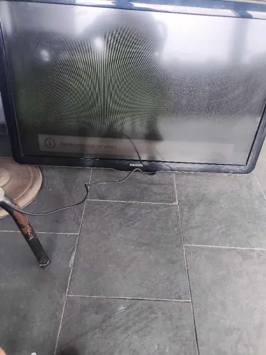 Vendo tv LCD Philips 47 polegadas ( tá sem som, ler o anúncio)