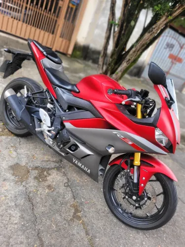 Yamaha R3 2020 vermelha