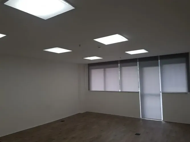 Sala comercial com Varanda 43 m2 1 vaga próximo ao Shopping jardim Sul