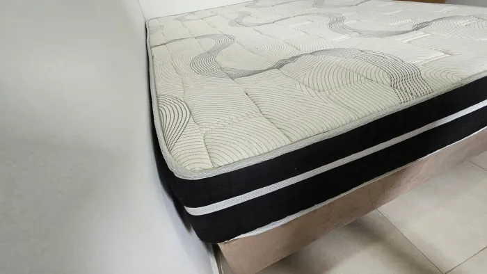 Cama Box Casal Veneza Black 1,38x1,88 com Colchão - Excelente Estado