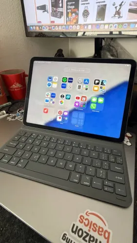 iPad Air 4 256GB - Quarta Geração - Capa Folio com teclado PT-BR