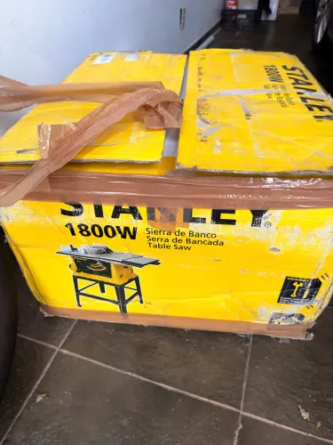 Serra de Bancada Stanley 1800W Nova na Caixa - SST1801