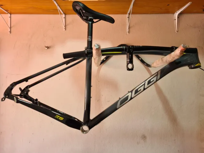 Quadro OGGI 7.5 BOOST TAMANHO 17 NOVO, SEM USO