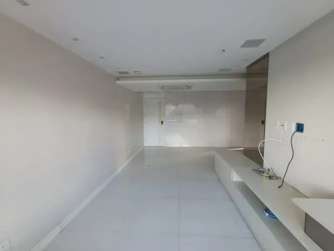 Alugo apartamento com 130m2, 4 suítes, Dependência e 2 vagas na Ilha do Retiro - Recife -