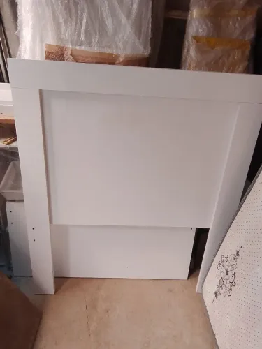 Cama branca de solteiro+ colchão 250,00