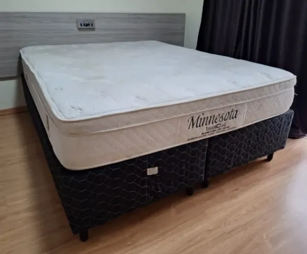Cama Box Queen com Colchão Premium Intercoil Minnesota (Molas Ensacadas + Viscoelástico)