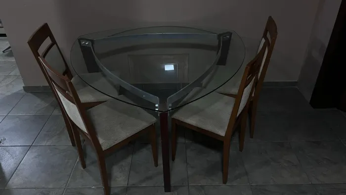 Mesa com 4 cadeiras