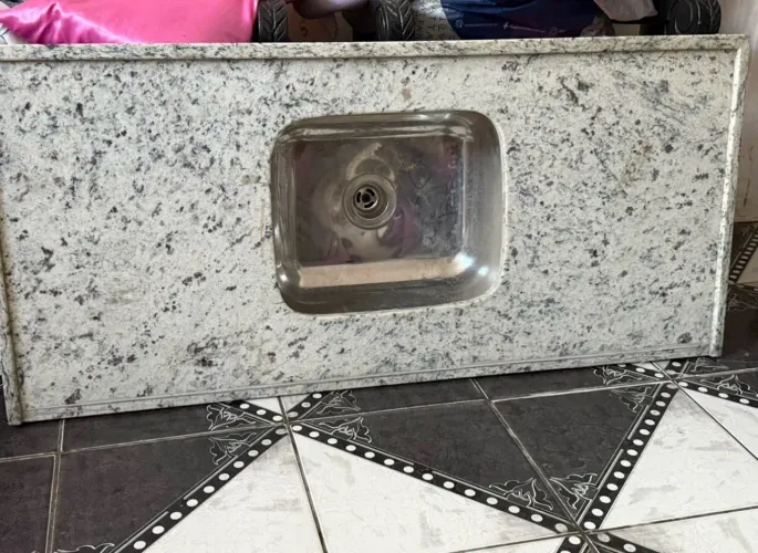 Vendo pia de mármore com Cuba inox