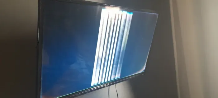 TV Philco Smart 32" Para Conserto ou Peças - Liga e Tem Som