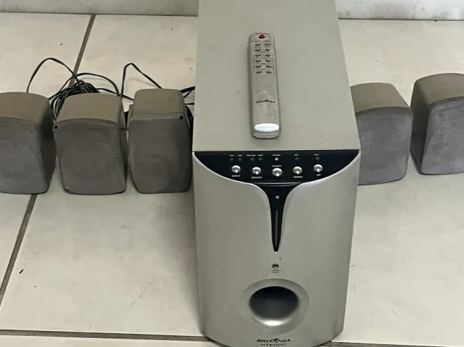 Home theater Britânia 5 cxs pequenas