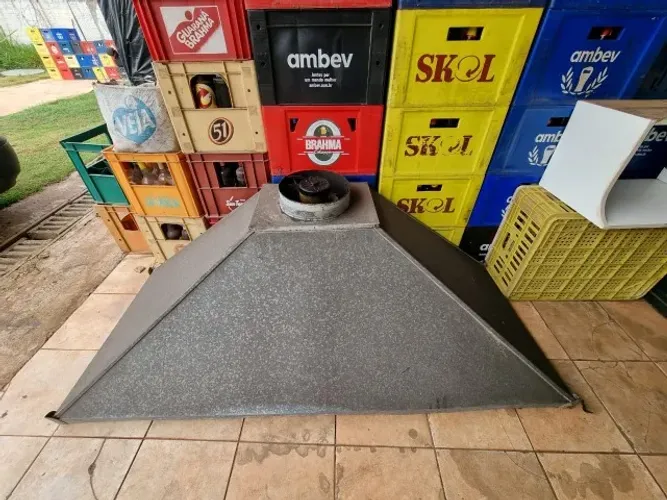 Coifa 2,00x0,80 com exaustor e 2,40 metros de dulto de 0,30 cm bem conservada