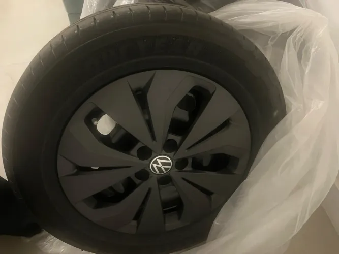 Jogo de 4 pneus com as rodas e calotas 0Km VW Nivus 26/27