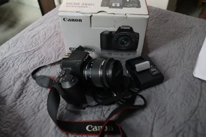 Canon EOS 250D