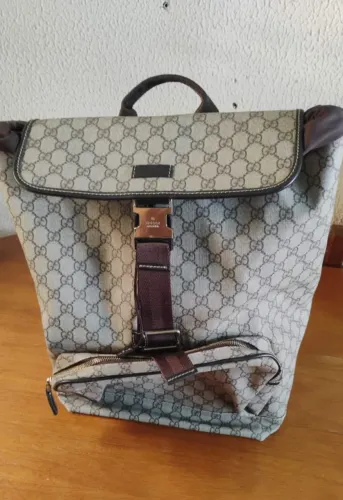 MOCHILA GUCCI GG SUPREME CANVAS - SEMINOVA