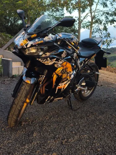 Yamaha YZF-R3 2018 (Adesivada)