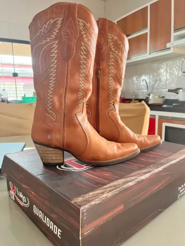 Vende-se bota D?Luka n° 37 usada apenas 1x