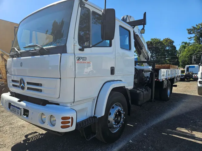 Mercedes 1718 munk  cabinado 
