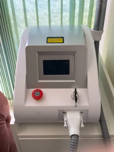 Máquina de remoção a laser 