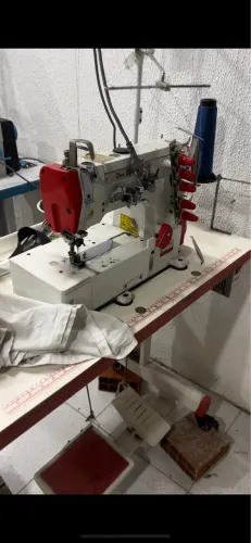 Máquina indústrias de costura