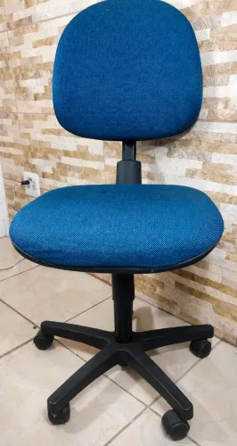 Cadeira de Escritório Giratória de Tecido Azul ? Espuma Firme e Excelente Estado 