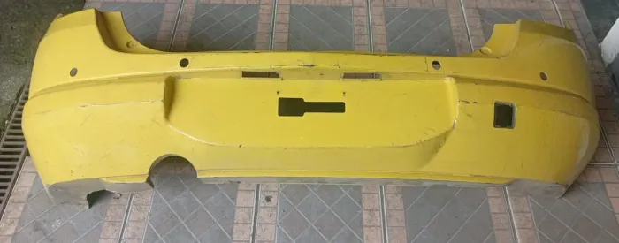 PARACHOQUE TRASEIRO CHEVROLET CELTA 2013 COM DETALHE