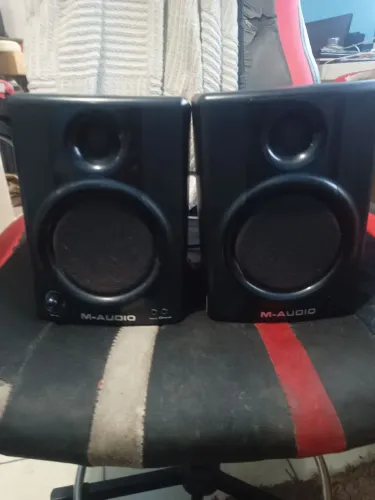 Monitor de audio m-qudio av-40