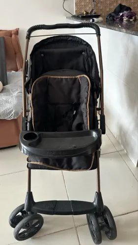 Vende-se carrinho de bebê