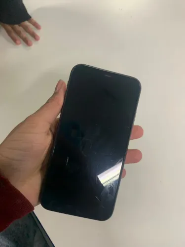 iPhone 11 64g sem detalhes