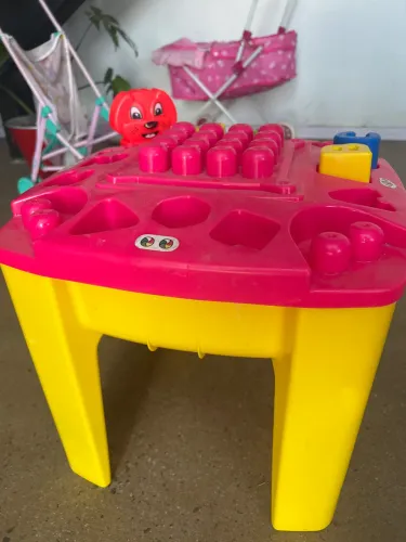 Mesa de atividades infantil - blocos