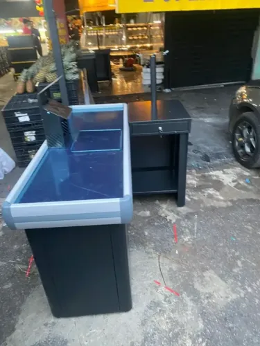 Fornecemos balcao caixa em aço de pronta entrega .