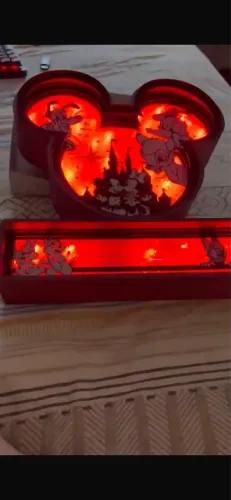 luminaria 3d da disney toca musica e luz