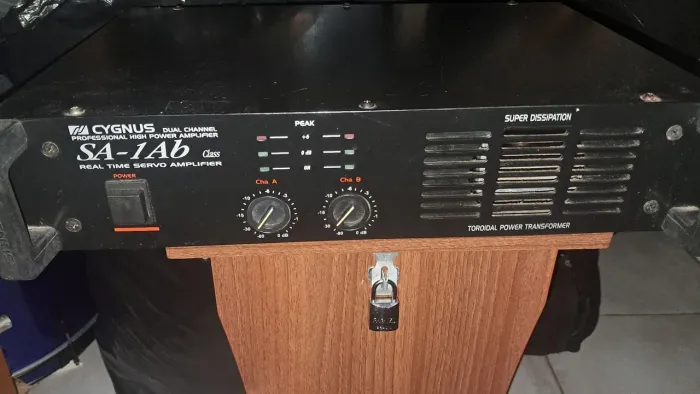 Amplificador de áudio Cygnus SA-1Ab