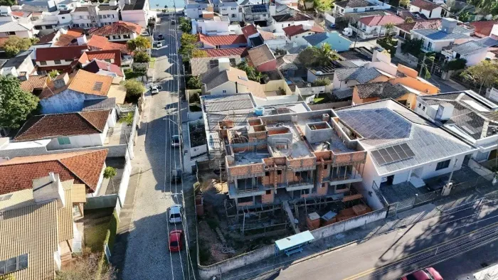 Sobrado geminado na planta no Bom Abrigo